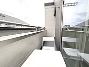 季節の変化や天気の良い日には、バルコニーでの時間が心地よく、気分をリフレッシュさせることができます。 