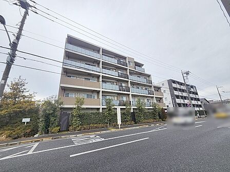 周辺のエリアで他にも沢山売りに出ている物件があります。インターネット掲載前の情報などもありますのでお気軽にお問合せください。まとめてご見学できます。