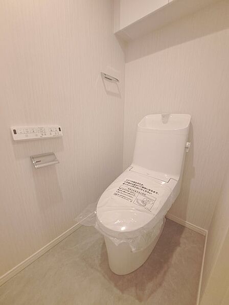 トイレにはウォシュレット機能を標準装備。