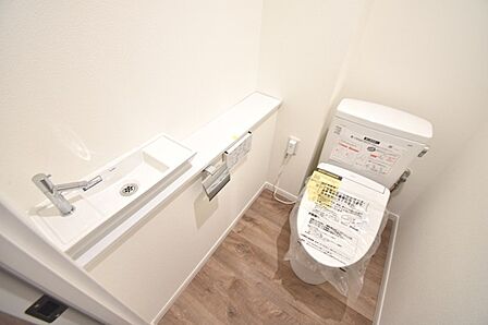 トイレにはウォシュレット機能を標準装備。
