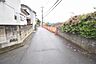 外観：安心して暮らすことのできる住宅街。　住宅地の道路は一般に交通量が少なく車などの騒音が少ないため、住民にとって静かな生活環境が提供されます。 