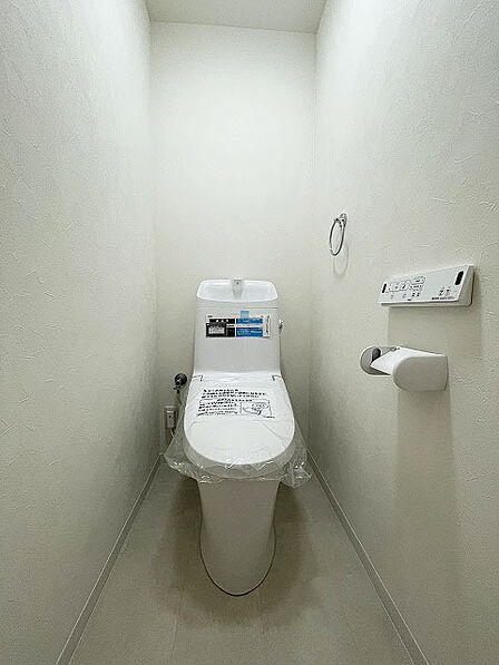 トイレにはウォシュレット機能を標準装備。