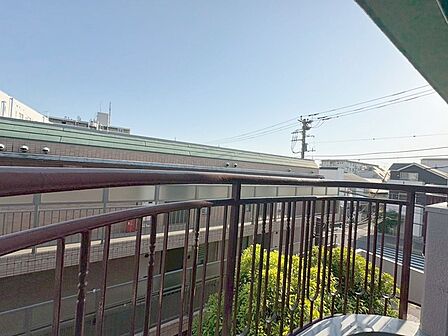 バルコニーからの眺望です。実際に現地で眺望もご確認ください。