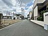 外観：安心して暮らすことのできる住宅街。　住宅地の道路は一般に交通量が少なく車などの騒音が少ないため、住民にとって静かな生活環境が提供されます。 