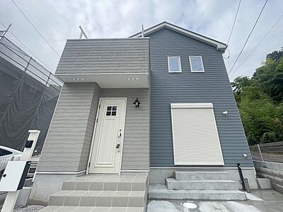 外観：建物が完成しましたので室内のご見学予約スタート。当日のご見学予約も大歓迎です。お気軽にご連絡ください。エステート白馬国分寺店は火曜水曜も営業しております。 