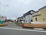 外観：建築条件なしの敷地。弊社グループ「白馬建設」にて建物プランをご提案できます。実際の陽当たりやサイズ感を現地でお確かめください。  