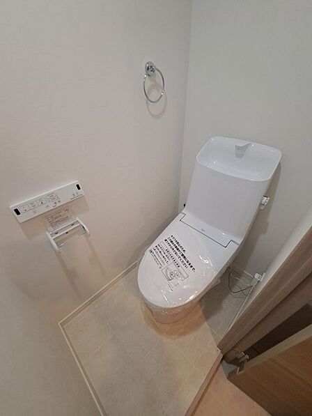 トイレにはウォシュレット機能を標準装備。