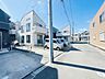 外観：周辺は住宅が建ち並ぶ閑静な住宅街です。 