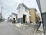 外観：周辺の街並みの中で適度な主張、生活に溶け込むシンプルなデザインの外観が魅力の一戸建です。 