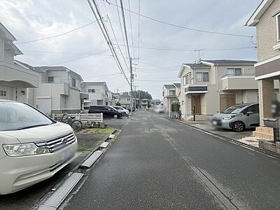 外観:安心して暮らすことのできる住宅街。 住宅地の道路は一般に交通量が少なく車などの騒音が少ないため、住民にとって静かな生活環境が提供されます。 外観:安心して暮らすことのできる住宅街。 住宅地の道路は一般に交通量が少なく車などの騒音が少ないため、住民にとって静かな生活環境が提供されます。