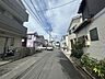 外観：周辺は住宅が建ち並ぶ閑静な住宅街です。 