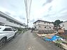 外観：周辺は住宅が建ち並ぶ閑静な住宅街です。 