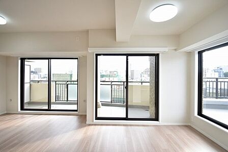 家族が一番集まる場所だから広々としつつも素敵な空間であって欲しい。みんながくつろぐリビングからキッチンまでが一つの空間のように繋がる間取り。