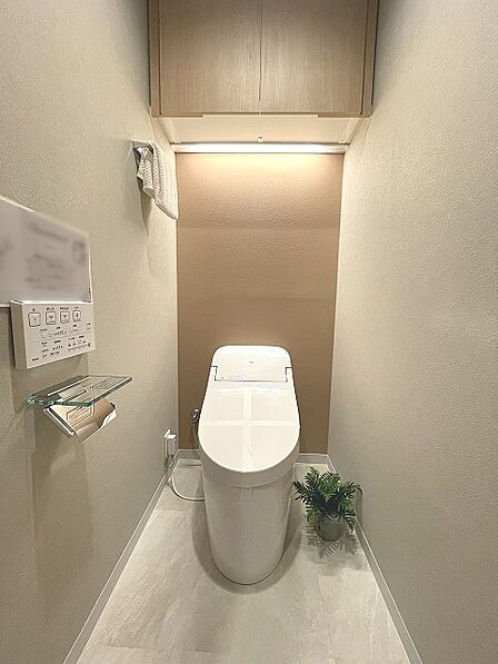 トイレにはウォシュレット機能を標準装備。
