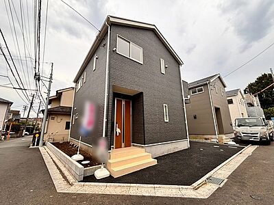 外観：建物が完成しましたので室内のご見学予約スタート。当日のご見学予約も大歓迎です。お気軽にご連絡ください。エステート白馬国分寺店は火曜水曜も営業しております。 
