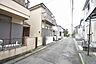 外観：周辺は住宅が建ち並ぶ閑静な住宅街です。 
