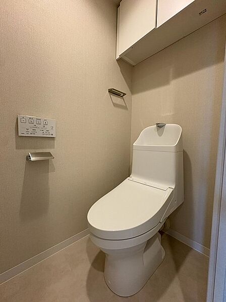 トイレにはウォシュレット機能を標準装備。