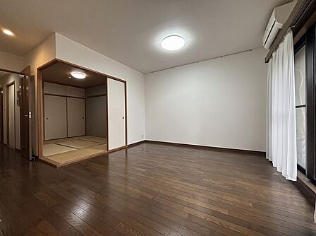 家族みんなが集まるリビング。広さを重視した家族全員が集まれるリビングは、住む上で大事な空間になります。