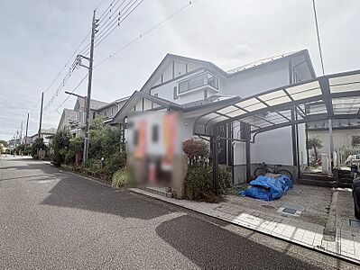 外観:周辺の街並みの中で適度な主張、生活に溶け込むシンプルなデザインの外観が魅力の一戸建です。 外観:周辺の街並みの中で適度な主張、生活に溶け込むシンプルなデザインの外観が魅力の一戸建です。
