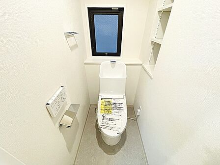 トイレにはウォシュレット機能を標準装備。