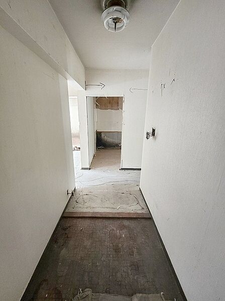 実際に室内をご見学頂くと生活のイメージが広がります。家具を置いたイメージや窓からの景色など、現地で体感ください。