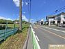 その他：【北東側9.0ｍ道路】中央線で区切られた幅9ｍの道路は大きな車での走行も楽々行えます。青々とした空の広がる見晴らしの良い道路です。