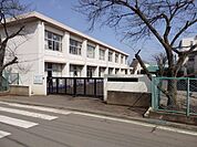 坂戸市立入西小学校まで640m
