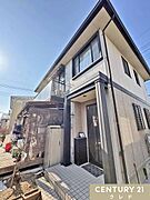 家族との時間を育むLDKは広々18.5帖！各居室・廊下・階段下に収納スペースを備えた収納豊富な住まい。ご内覧等、お気軽にご相談ください。