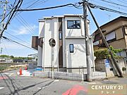 スーパーやコンビニ、ドラッグストアなど、生活に必要な施設が徒歩圏内に揃う暮らしやすい環境。子育て家族からシニア世帯まで幅広い世帯にオススメです。