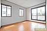 子供部屋：【洋室6帖】2面採光で陽当り・通風良好な明るい洋室。ベッドや机を置いてもゆとりがあり、子供部屋や趣味の部屋にぴったりな広さです。