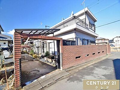 外観:閑静な住宅街に位置する6DKの中古戸建て。お住まい周辺には商業施設が点在。豊富なお部屋は2世帯のご家族にもオススメの間取りです。 外観:閑静な住宅街に位置する6DKの中古戸建て。お住まい周辺には商業施設が点在。豊富なお部屋は2世帯のご家族にもオススメの間取りです。