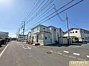 東側6ｍ×北側6ｍの開放的な角地。2方向が道路に面しているため、通風・採光ともに良好です