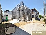 敷地広々79坪超。広々としたお庭や複数台の駐車スペースなど、ご家族の夢を叶えるゆとりの広さが魅力です。