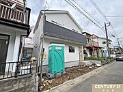 南4ｍ公道に面し、陽当り良好な2SLDK。各居室の物入れと収納スペースが充実し、すっきりとした暮らしを実現。