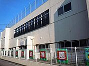 松山聖ルカ幼稚園まで785m