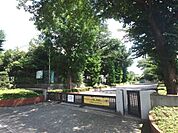 上谷小学校まで700m