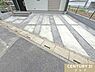 駐車場：並列2台駐車可能なカースペース付き。来客時や複数台お持ちのご家族も安心！前面道路は車通りが少ないので駐車もスムーズ。