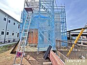 国が定めた住宅性能評価制度の6項目で最も高い等級を取得した新築分譲住宅全6棟。1号棟は基礎が完成し、木工事が始まりました。