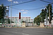 富士見市立鶴瀬小学校まで700m