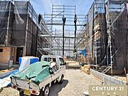 基礎工事が完了し、いよいよ足場が組まれました。これから徐々に建物の形が見えてくる段階です。