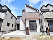 前面は通り抜けできない協定道路となっており、住民以外の進入が少なく安心で静かな住環境が保たれます