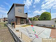 新明小学校徒歩7分、東中学校徒歩12分。お子様も無理なく通える安心の距離感で、子育て世帯にうれしいロケーション。朝ゆったりと余裕を持った時間を確保できるのも嬉しいですね。