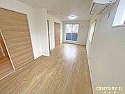 【洋室5.25帖+6帖】将来、個室が必要となった際に2部屋に分けることができるフレキシブル設計。広々とした主寝室としてもお使いいただけます。※残置物をCG加工により除去しています。