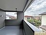 その他：バルコニーからは広々とした青空を眺めることができます。陽当りの良い住宅街なので家事や勉強の合間にほっと一息つくことができます。