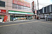 ファミリーマート若葉駅東口店まで180m