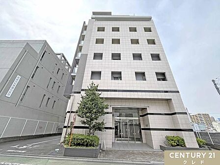オートロックや宅配ボックスなど、暮らしを快適に支える設備が充実。ペットと暮らせる(細則あり)、ファミリーにもおすすめの3LDKです。