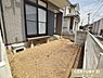 その他：植物を育てたり、季節の花を植えたり、日々の暮らしに彩りを添えるお庭付き。ご家族のくつろぎのひとときを支える、心地よいスペースです。