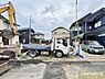 その他：角地につき、開放感あふれる住環境が魅力。2方向が道路に面しているため風通しも良く、のびのびとした暮らしを楽しめる立地です。