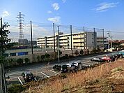 横浜市立東山田中学校　距離約550m