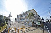 川崎市立南百合丘小学校まで約650m